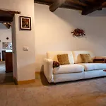 Castello Valenzino Bed & Breakfast 3*