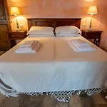 Bed & Breakfast Castello Valenzino 3*