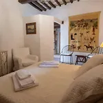 Castello Valenzino Bed & Breakfast 3*