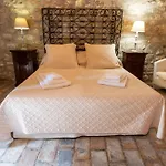 Castello Valenzino Bed & Breakfast 3*