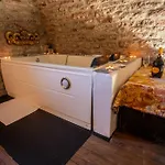 Castello Valenzino 3*