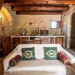 Castello Valenzino Bed & Breakfast 3*