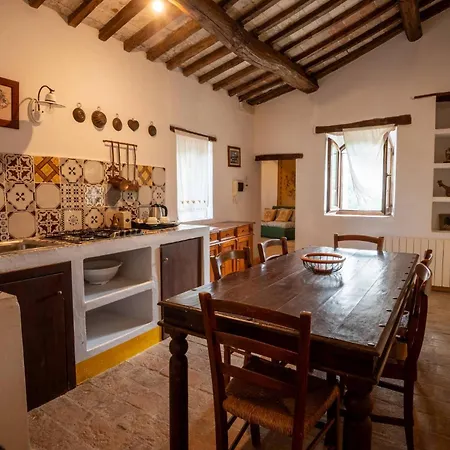 Castello Valenzino Bed and breakfast 3*
