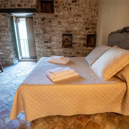 Castello Valenzino Bed and breakfast