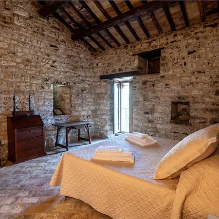 Castello Valenzino Bed and breakfast 3*
