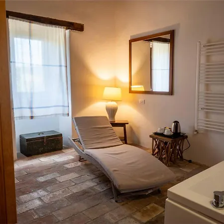 Castello Valenzino Bed and breakfast 3*