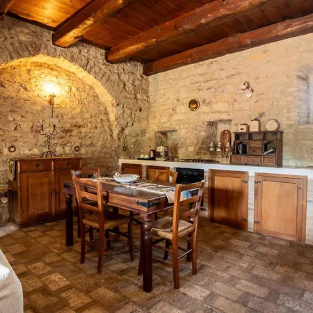 Bed & Breakfast Castello Valenzino 3*