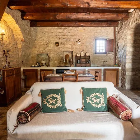 Castello Valenzino Bed & Breakfast 3*