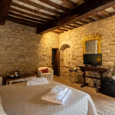 Castello Valenzino Bed and breakfast