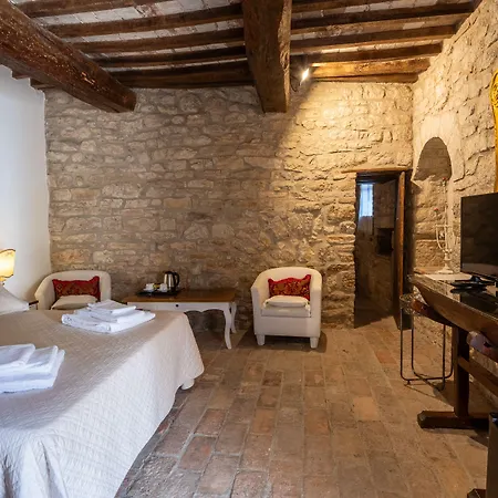 Castello Valenzino 3* Antognola