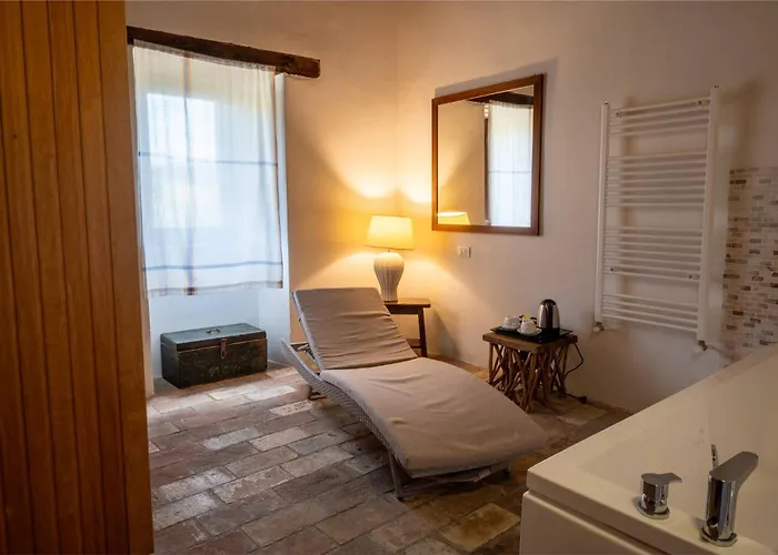 Castello Valenzino Nocleg ze śniadaniem 3*